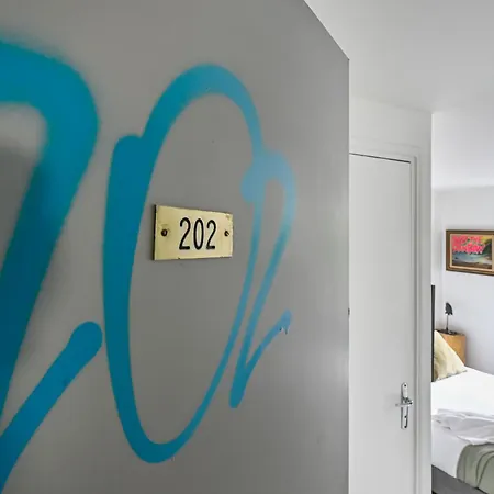 Sauvage Hotel *